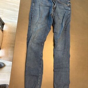 30x32 Vineyard Vines Blue Skinny Jeans with Distressed Look